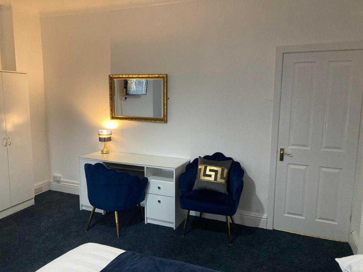 Agapi Apartment - Sea View Sleeps Ten Blackpool Exteriör bild