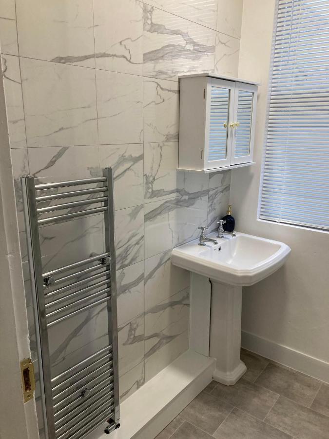 Agapi Apartment - Sea View Sleeps Ten Blackpool Exteriör bild