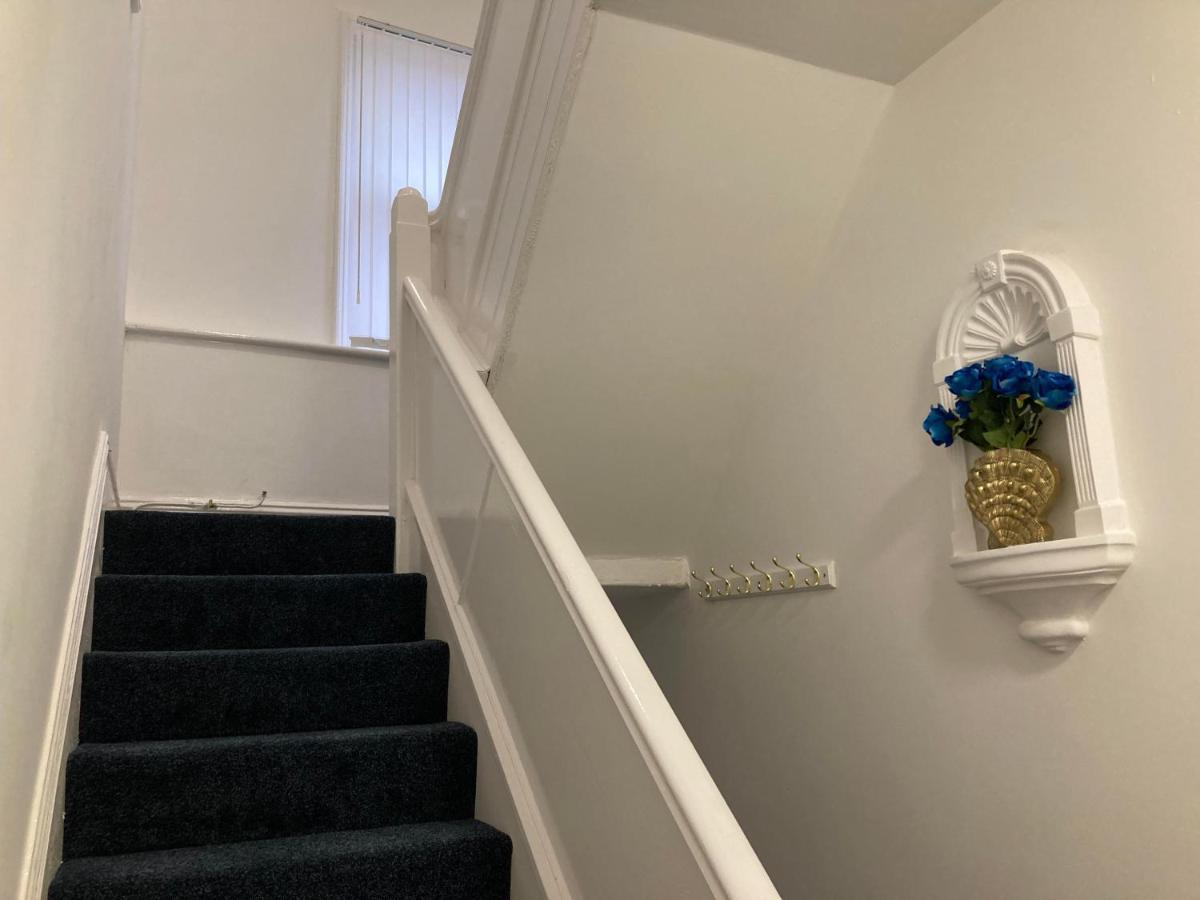 Agapi Apartment - Sea View Sleeps Ten Blackpool Exteriör bild